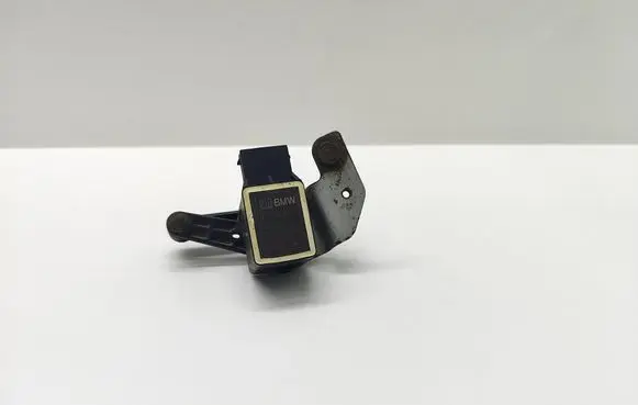 BMW 5 E60 E61 Rear air suspension level height sensor 6752797 675279701 37146752797