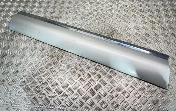 Volkswagen Touareg II Front door trim (molding) 7P6854939
