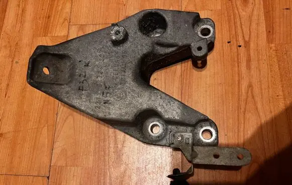 BMW 4 F32 F33 Engine mounting bracket 6784827