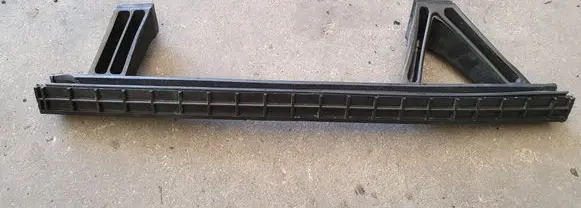 Hyundai i20 (PB PBT) Front door window/glass frame 825601J000
