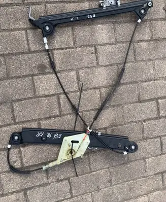 BMW 1 E81 E87 Front door electric window regulator 7165596 67627286142 7286142