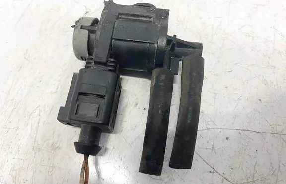 Audi A4 S4 B8 8K Turbo solenoid valve 1K0906283A