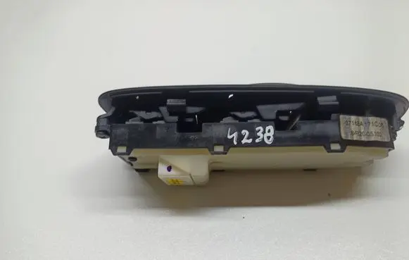 Toyota Avensis T250 Electric window control switch 8482005100 37168A171C06