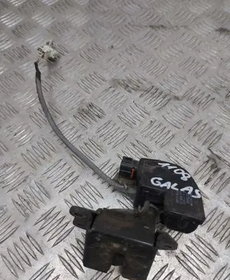 Loading door lock