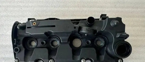 Volkswagen PASSAT B8 Rocker cam cover 04L103469