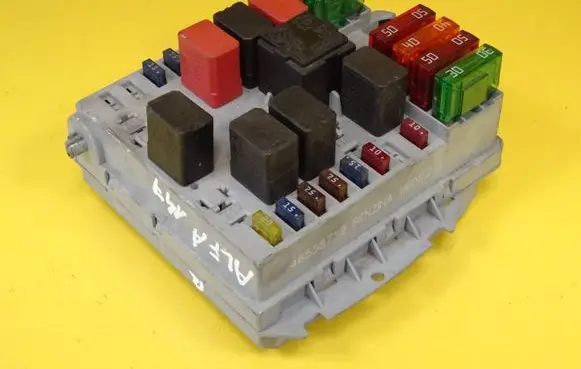 Alfa Romeo 147 Fuse module 46558759