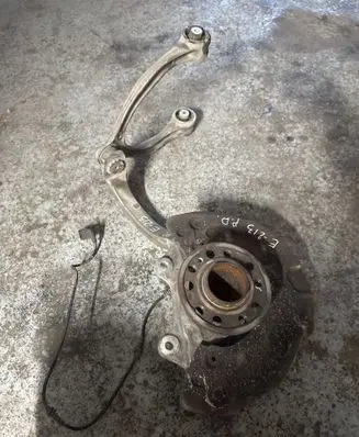 Mercedes-Benz E W213 Front wheel hub A2133324800