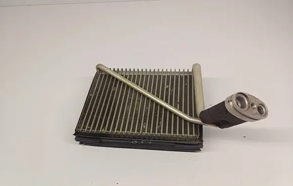 Volkswagen PASSAT B5 Air conditioning (A/C) radiator (interior) 8D1820103D 740227022F02