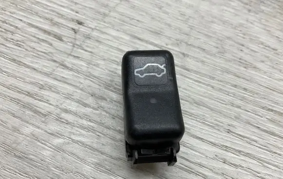 Mercedes-Benz SL AMG R129 Tailgate/boot open switch button 1298212751