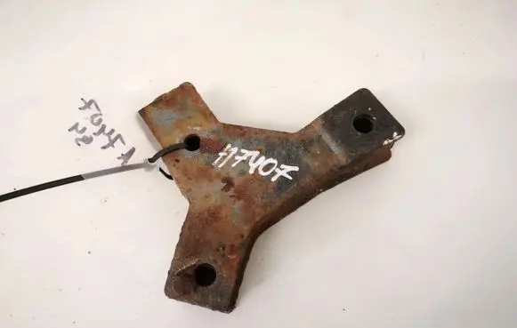 Nissan Almera Tino Engine mounting bracket
