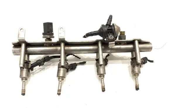 Volkswagen PASSAT CC Fuel main line pipe 06J133317