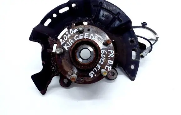 Front wheel hub