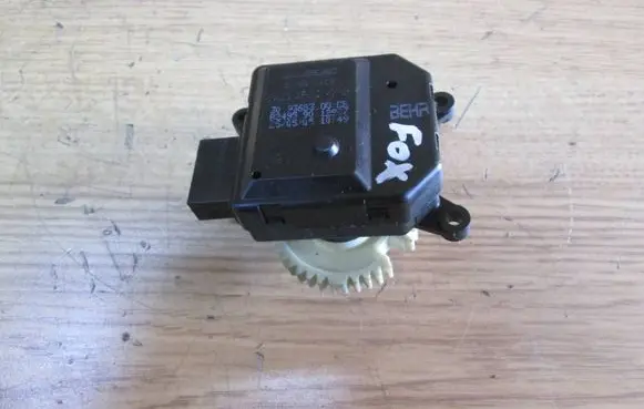 Volkswagen Fox Air flap motor/actuator 309368300C A249590129