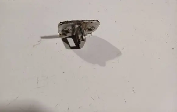 Volkswagen Golf IV Front door lock loop/hook striker 