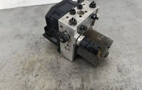 Audi A4 S4 B6 8E 8H ABS Pump