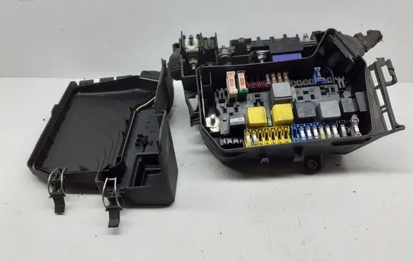Mercedes-Benz B W246 W242 Fuse box set A2465400182