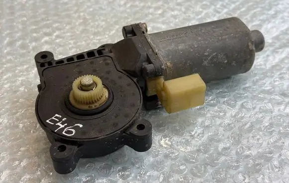 BMW 3 E46 Rear door window regulator motor 8362066 83620660 67628362066