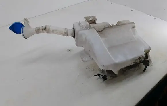 Windshield washer fluid reservoir/tank