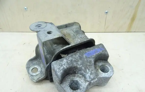 Fiat 500 Gearbox mounting bracket