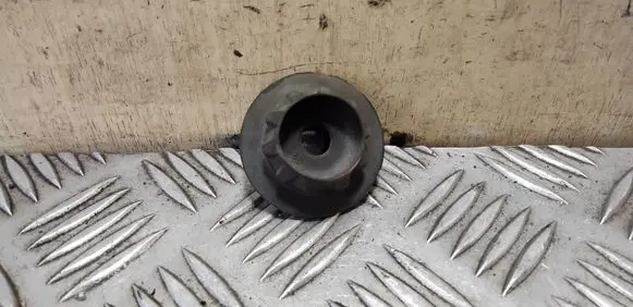 Radiator mount bracket