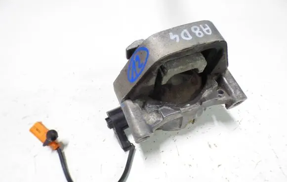 Audi A8 S8 D4 4H Engine mount vacuum valve 