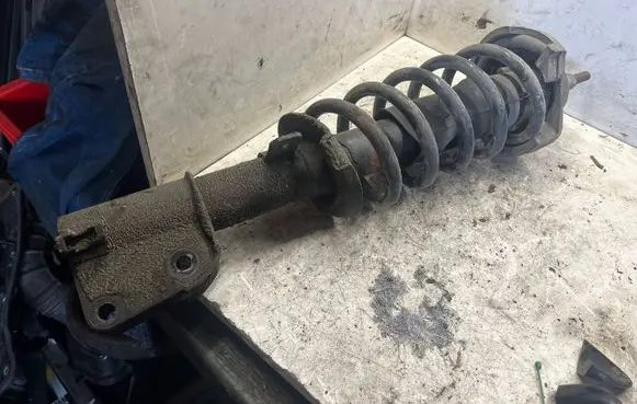 Renault Trafic II (X83) Front shock absorber with coil spring