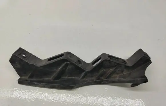 Volkswagen PASSAT B6 Front bumper mounting bracket 3C0807889