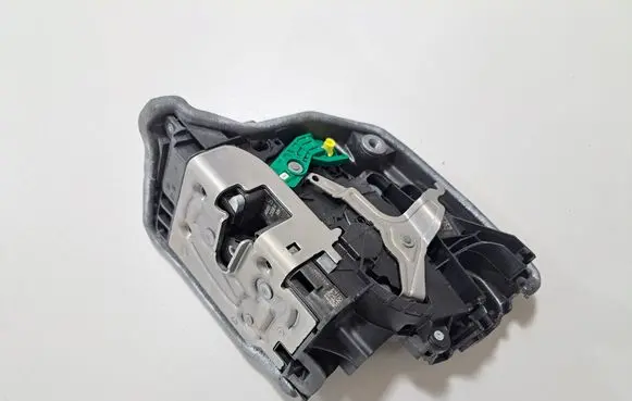 BMW X5 G05 Rear door lock 9464881