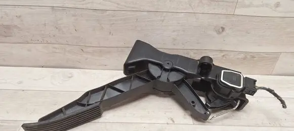 Mercedes-Benz B W245 Accelerator throttle pedal A1693000304 91736020 161205