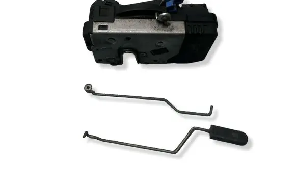 Renault Trafic II (X83) Front door lock 8200008246