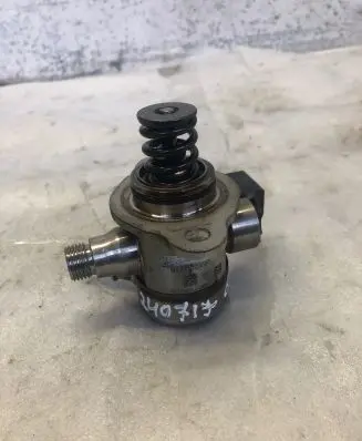 Audi Q3 F3 Fuel injection high pressure pump 05e127027