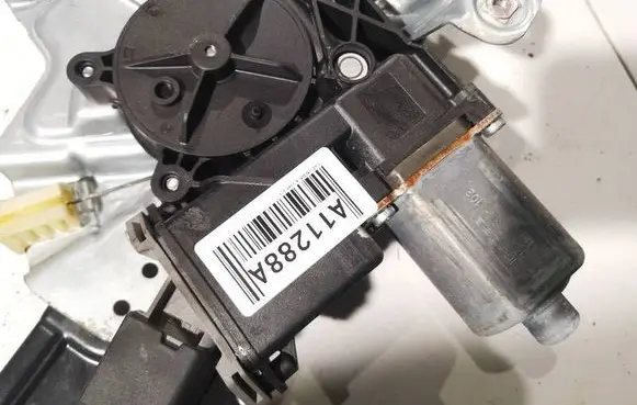 Opel Insignia A Front door window regulator motor 966431103