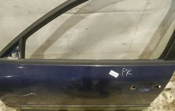Volkswagen PASSAT B5 Front door glass trim molding