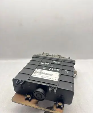 Volkswagen Golf III Engine control unit/module 037906024B 0261200596