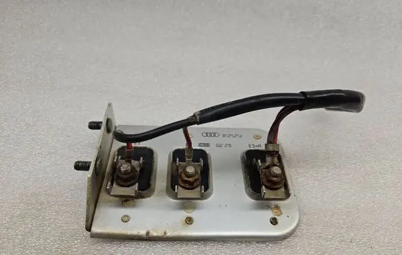 Audi A6 Allroad C5 Coolant fan relay 8D0959493A