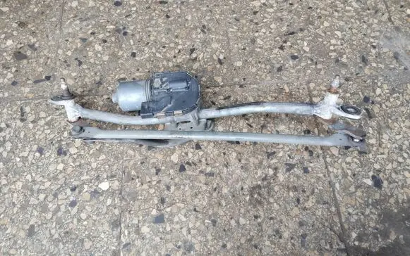 Front wiper linkage and motor