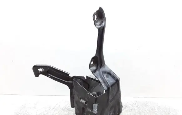 Volvo S40 Power steering pump mounting bracket 