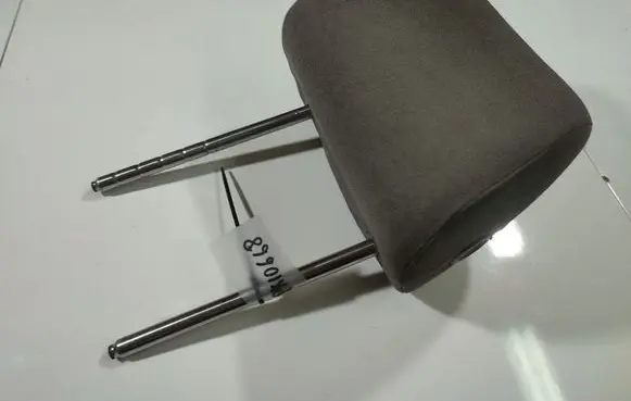 Volkswagen PASSAT B6 Front seat headrest 