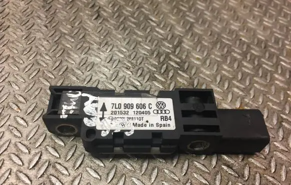 Porsche Cayenne (9PA) Airbag deployment crash/impact sensor 7L0909606C
