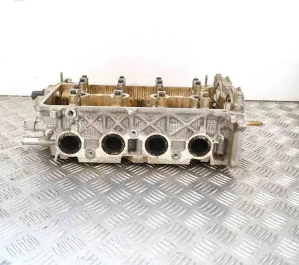 Toyota Yaris Engine head 1110121033