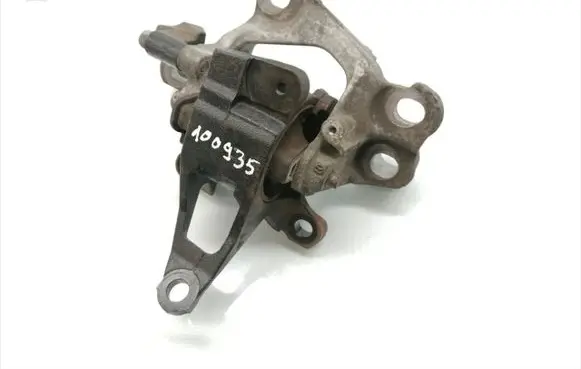 Mazda 6 Engine mounting bracket