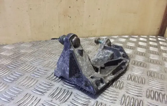 Audi A6 S6 C4 4A Engine mounting bracket 4A0199354