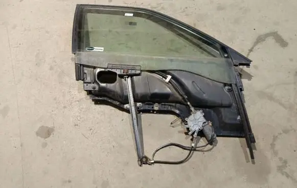 Audi 80 90 S2 B4 Front door window/glass frame 