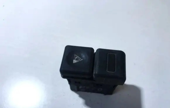 Peugeot 605 Hazard light switch