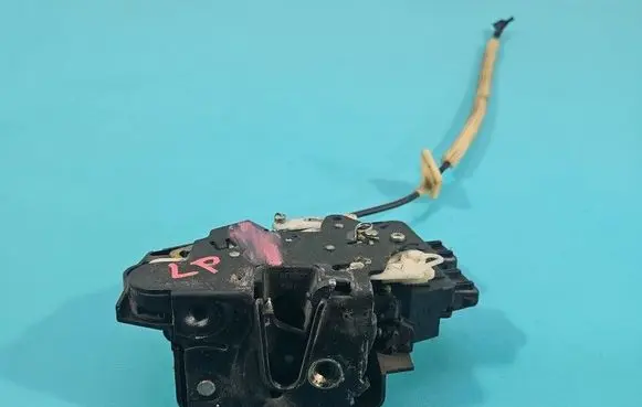 Volvo V70 Front door lock IMPRK1577115