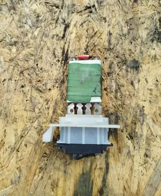 Heater blower motor/fan resistor