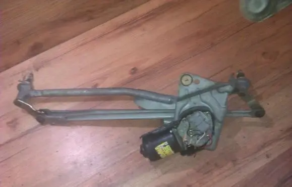 Renault Megane I Front wiper linkage and motor