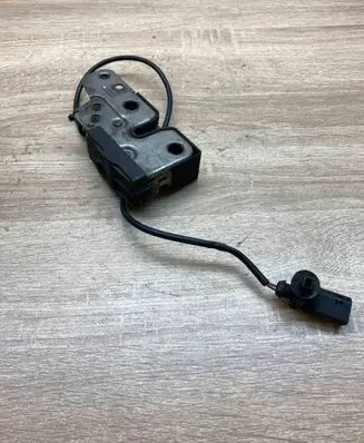 Volkswagen PASSAT B6 Tie down hook / loop 3C18235090 P080228 BN3