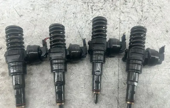 Volkswagen Caddy Fuel injectors set 0414720215