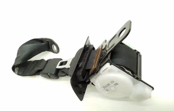 Suzuki Kizashi Middle seatbelt (rear) 8498557L0